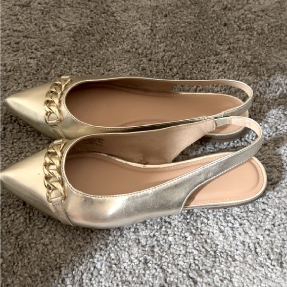 Old Navy gold with gold chain slingbacks great for the spring and summer - Picture 2 of 3